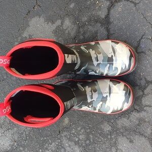 Rain boots size 5 boys